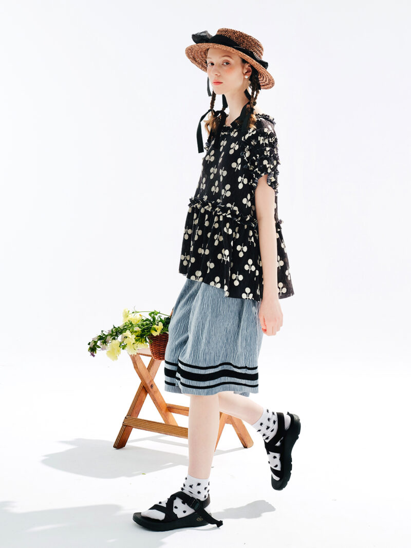 Elastic Waist Blue Striped Pleated Shorts for Women – Casual Wide Leg Style - Image 5
