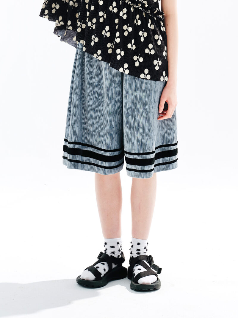 Elastic Waist Blue Striped Pleated Shorts for Women – Casual Wide Leg Style - Image 2