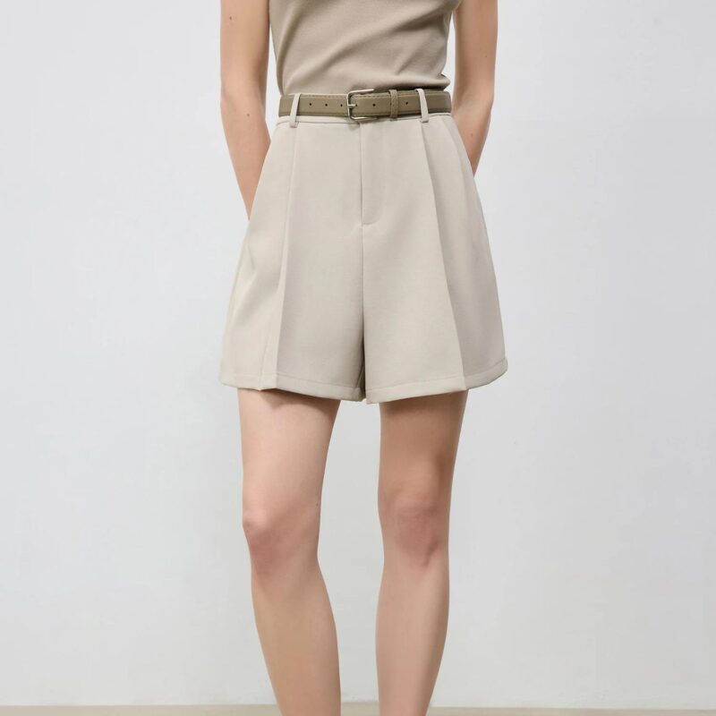 High-Waisted White Summer Shorts for Women – Wide Leg, Office to Casual Look