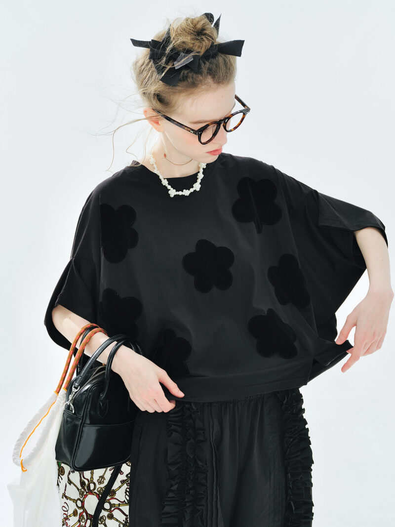Artistic Polka Dot Summer Tee with Applique Design and Drop Sleeves - Image 6
