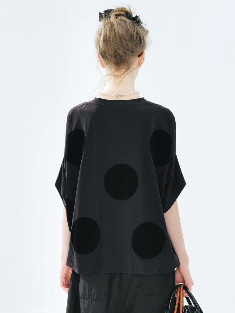 Artistic Polka Dot Summer Tee with Applique Design and Drop Sleeves - Image 3