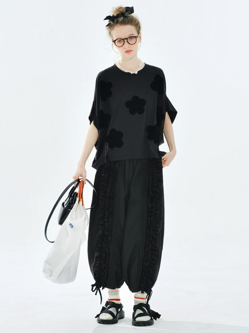 Artistic Polka Dot Summer Tee with Applique Design and Drop Sleeves - Image 4