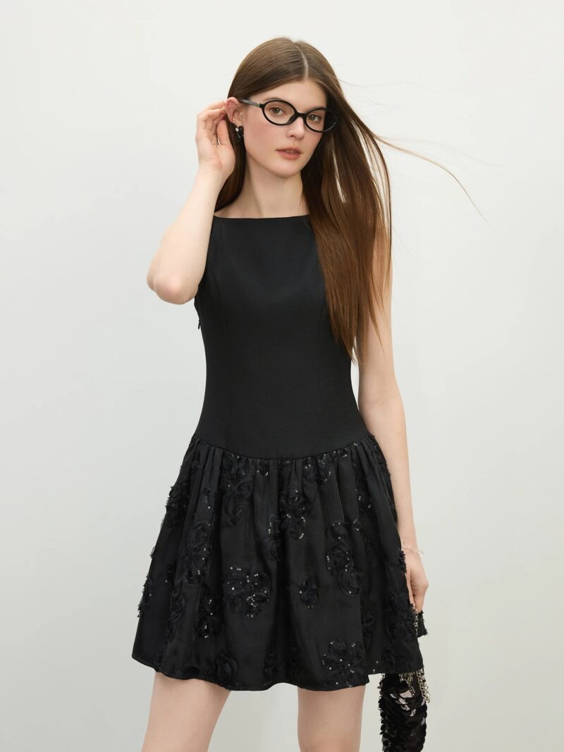 Minimalist Sleeveless Lace Flower Bud Dress - Image 2