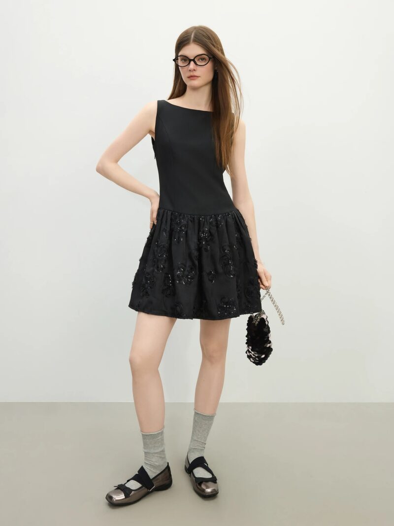 Minimalist Sleeveless Lace Flower Bud Dress - Image 3