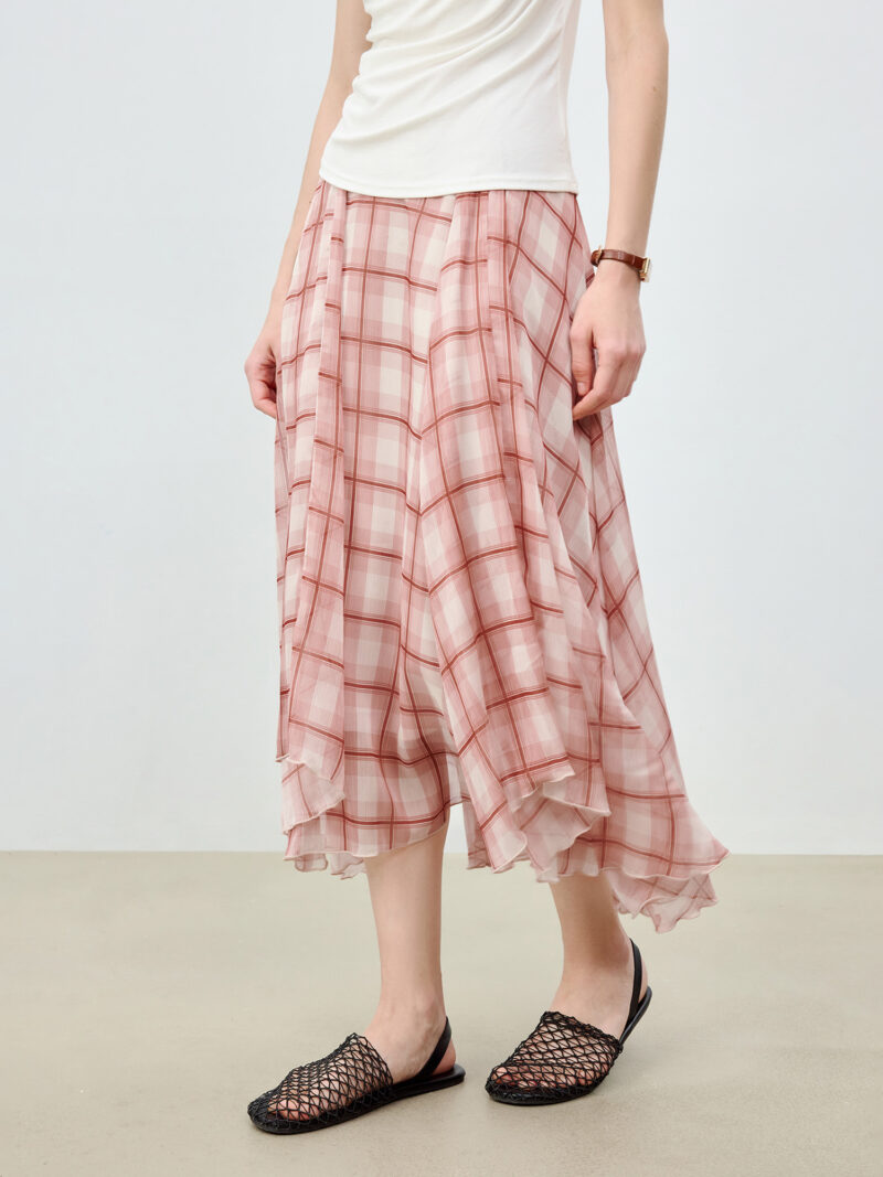 Retro Checkered Midi Skirt with Asymmetrical Hem - Image 9