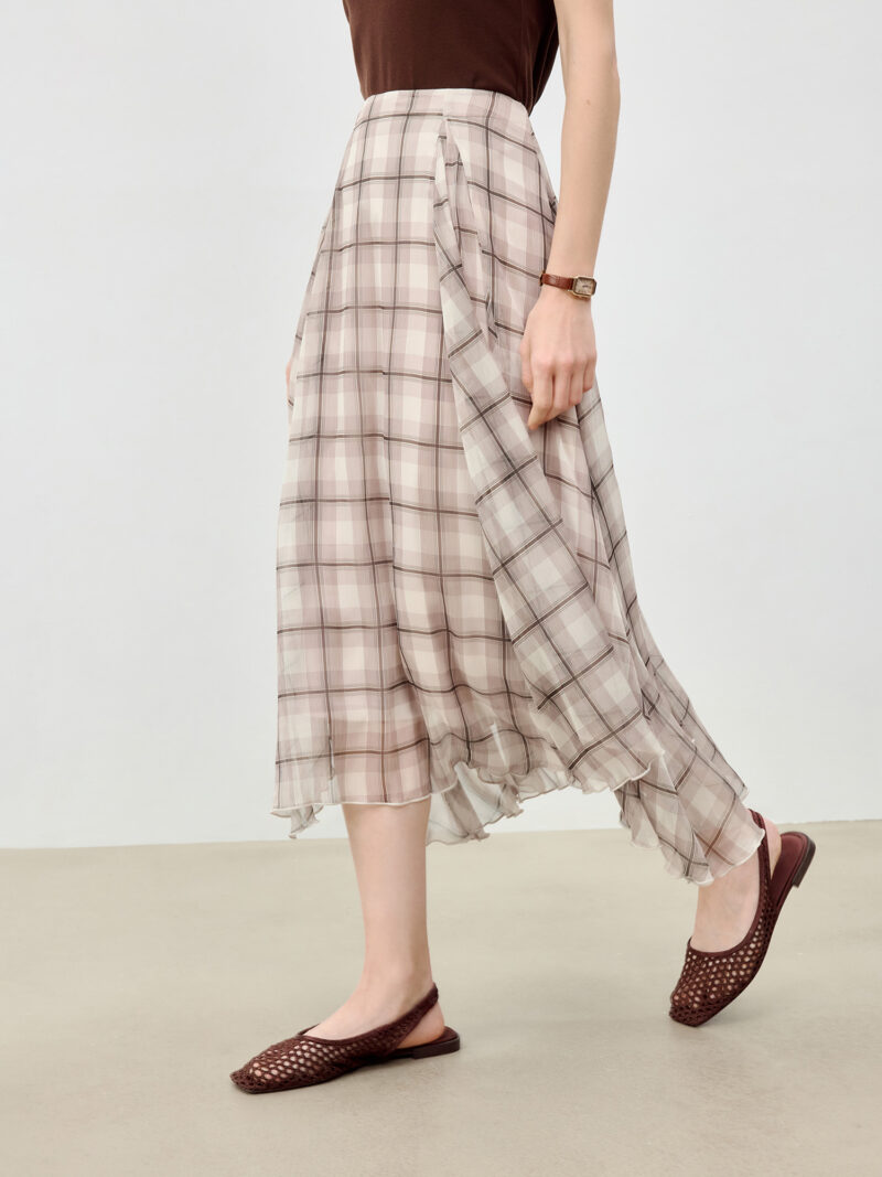 Retro Checkered Midi Skirt with Asymmetrical Hem - Image 4
