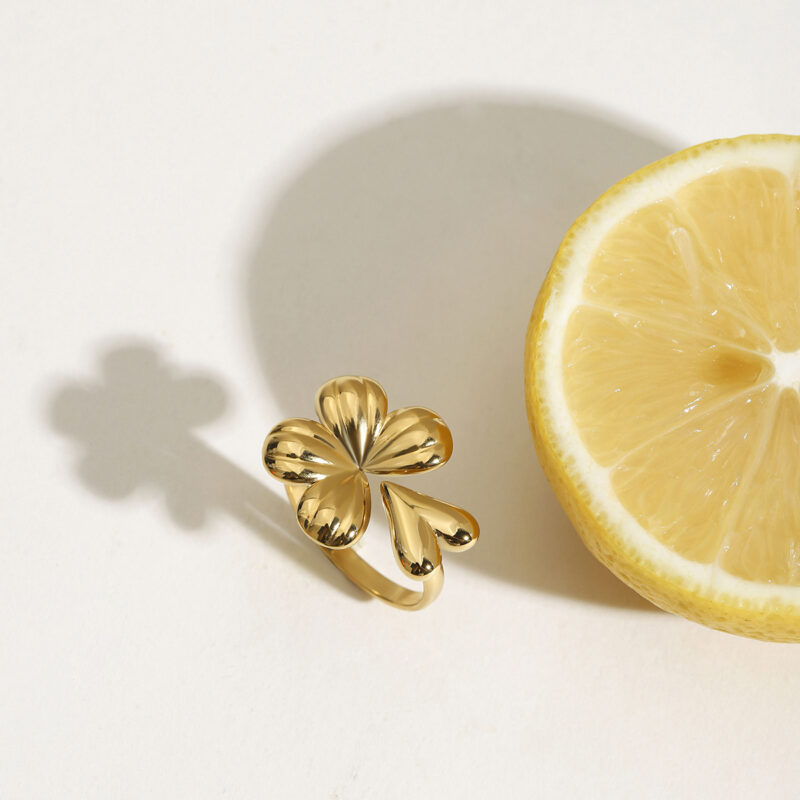 Women's Romantic Heart Flower Open Ring 18K Gold-plated Stainless Steel - Image 3