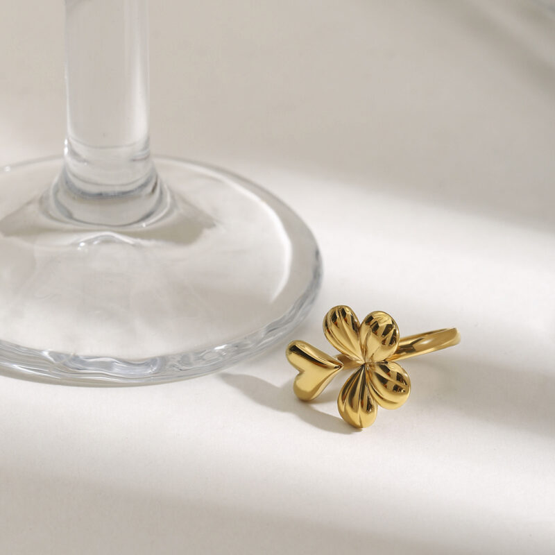 Women's Romantic Heart Flower Open Ring 18K Gold-plated Stainless Steel - Image 4