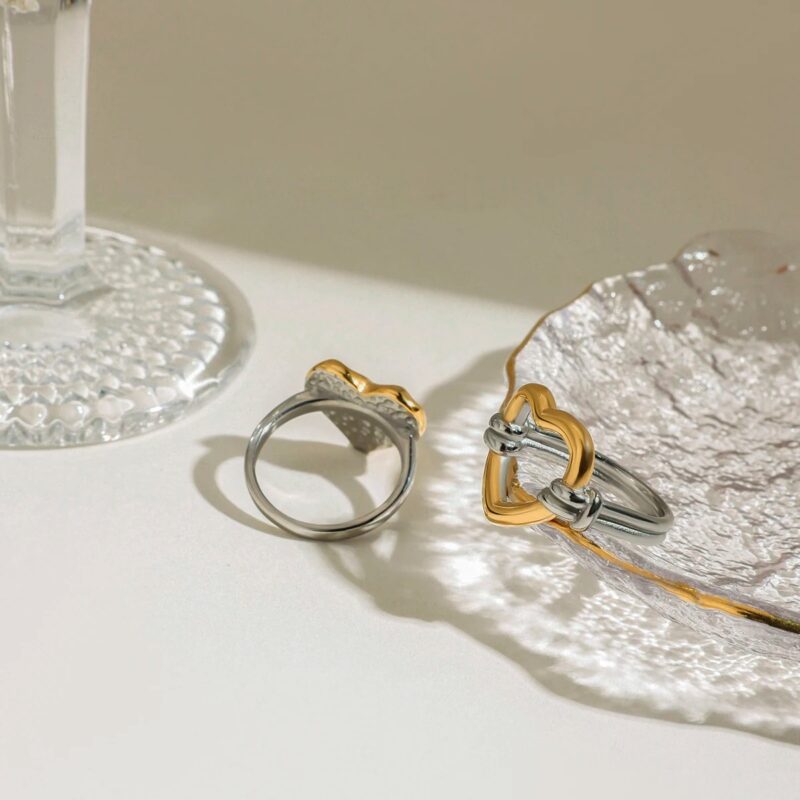 18K Gold Hammered Heart Ring - Image 7