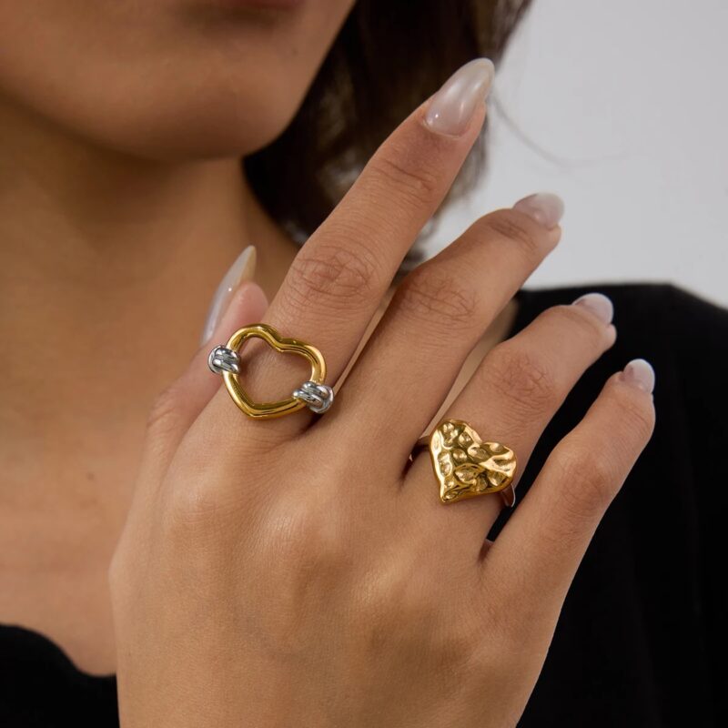 18K Gold Hammered Heart Ring - Image 4