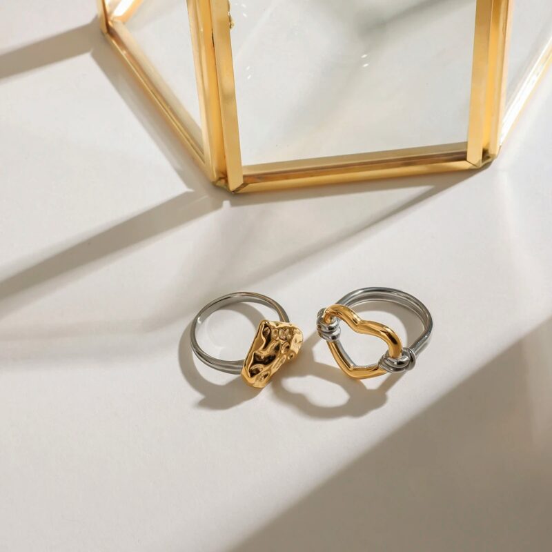 18K Gold Hammered Heart Ring - Image 6