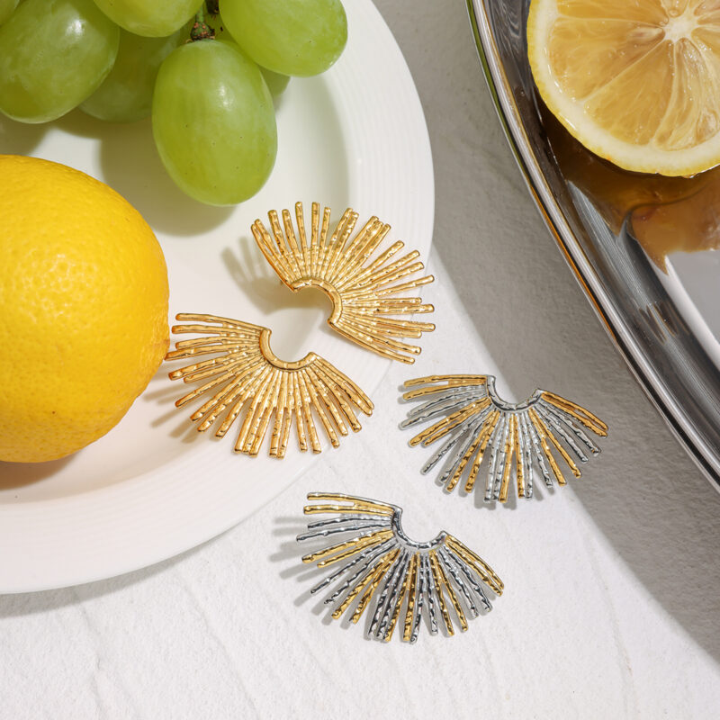 Geometric Fan-Shaped Two-Tone Earrings - Image 5