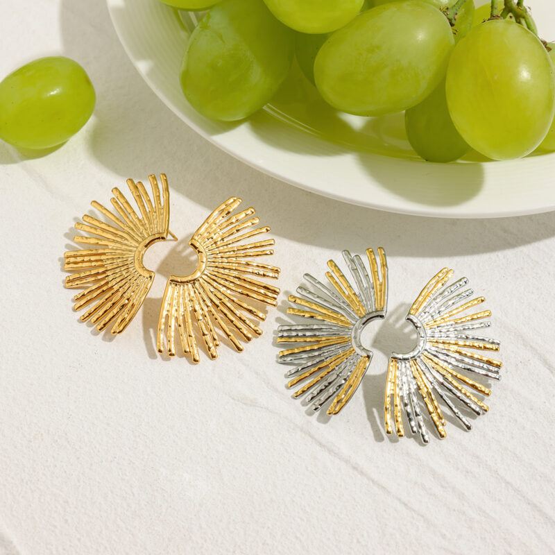 Geometric Fan-Shaped Two-Tone Earrings - Image 4