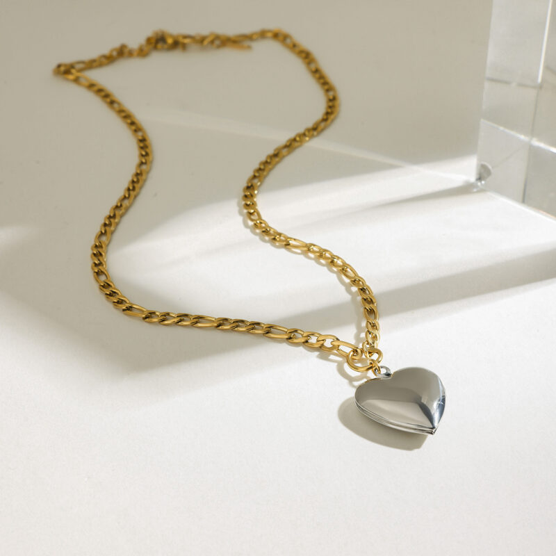 Y2K Heart Photo Locket Pendant Necklace - Image 6