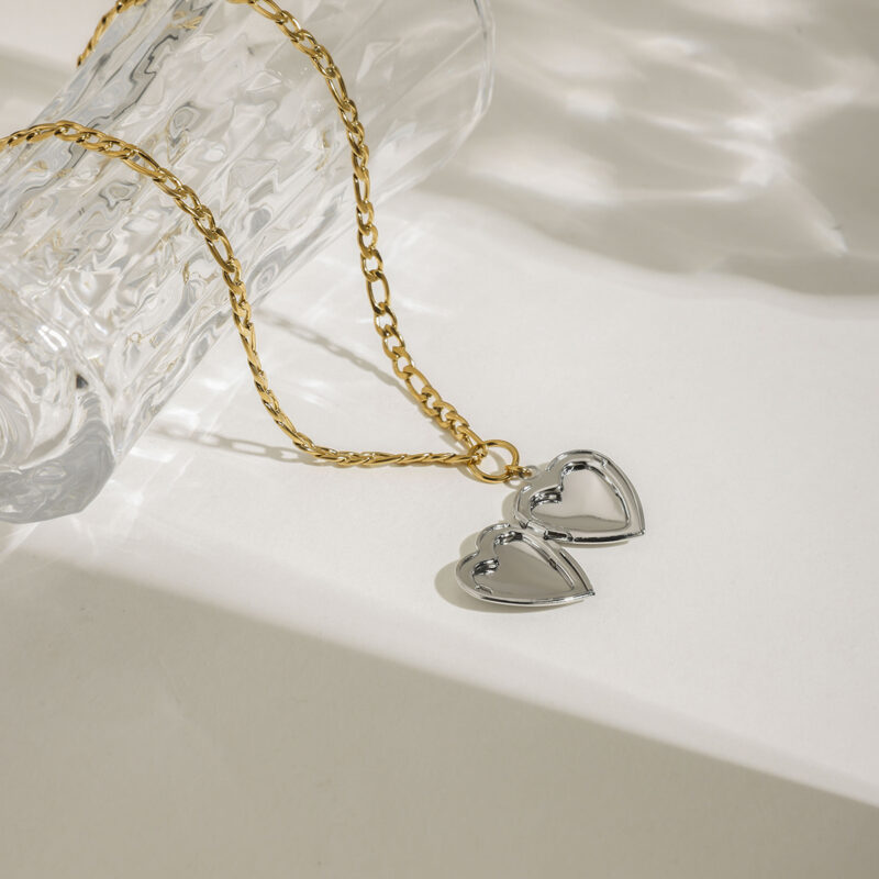 Y2K Heart Photo Locket Pendant Necklace - Image 5
