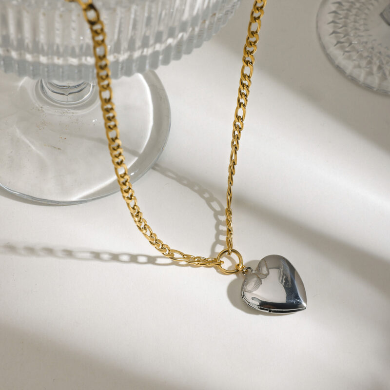 Y2K Heart Photo Locket Pendant Necklace - Image 2