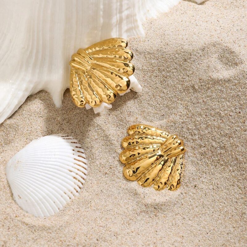 Retro Gold Hammered Shell Stud Earrings for Women - Image 2