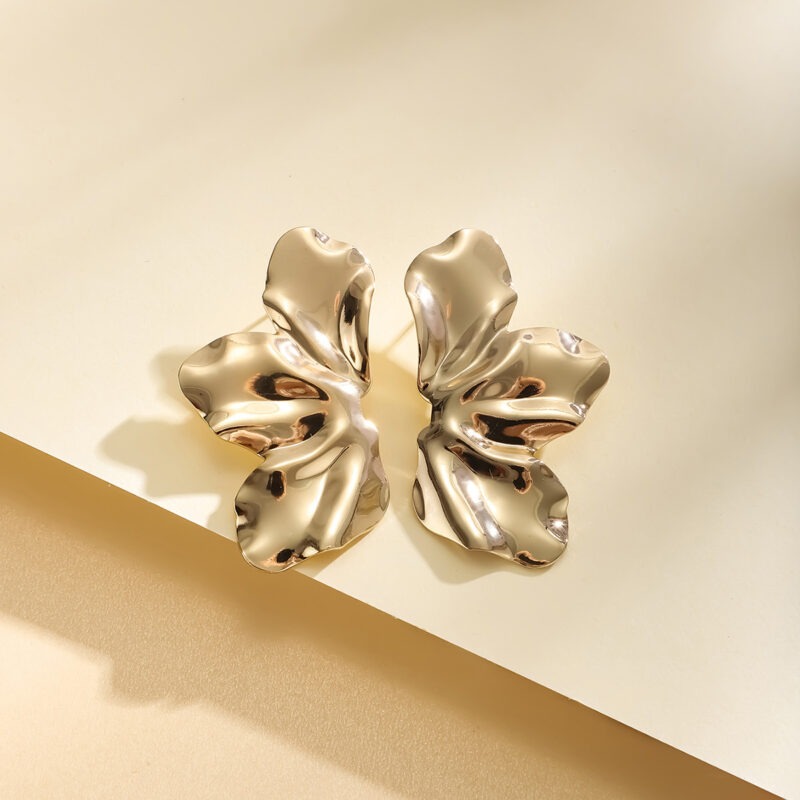 Retro Gold Leaf Flower Drop Earrings – Trendy Dangle Statement Jewelry - Image 3